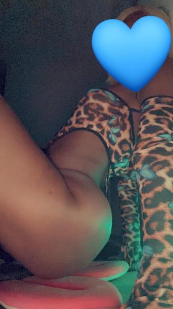 Yonni , 25  female escort, Kansas City