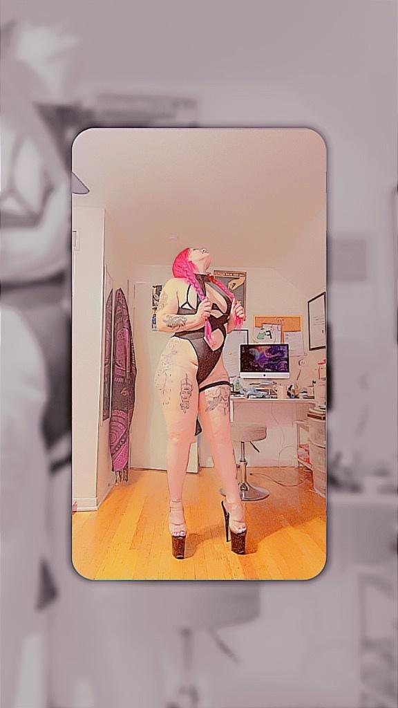 escort photo 1